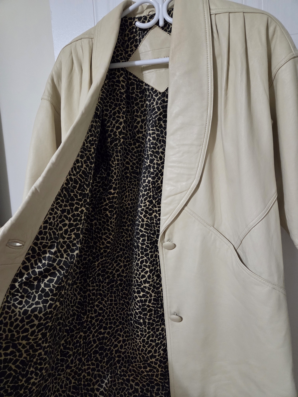 Vintage Butter Cream Leather Coat With Leopard Lining Oversized - Picture 3 of 7